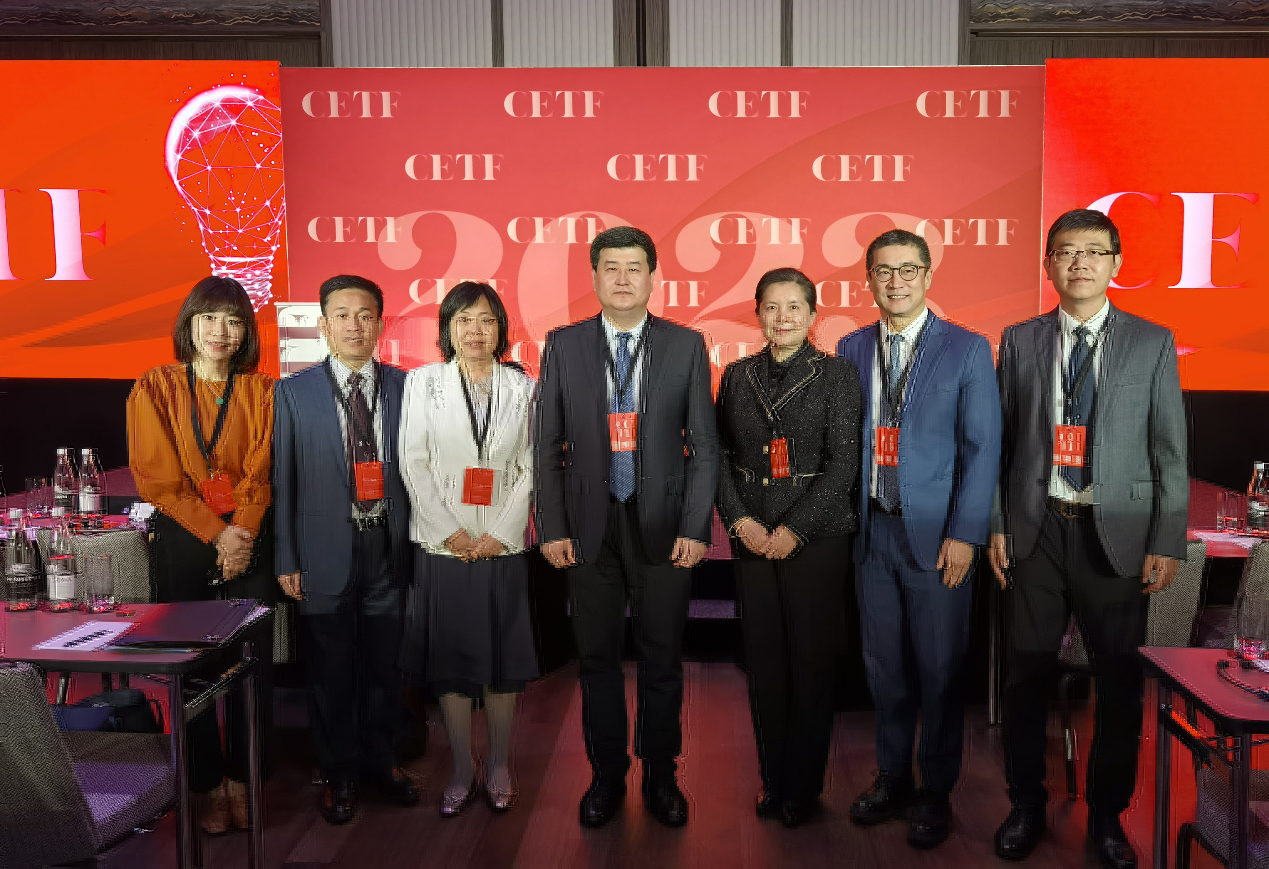 合影.jpg 合影.jpg